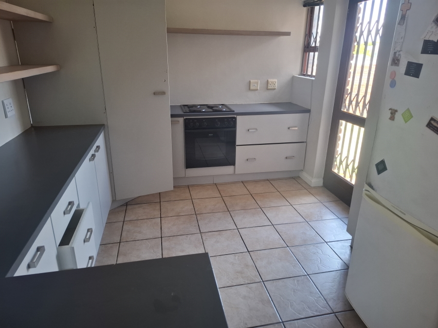 To Let 3 Bedroom Property for Rent in Wavecrest Eastern Cape